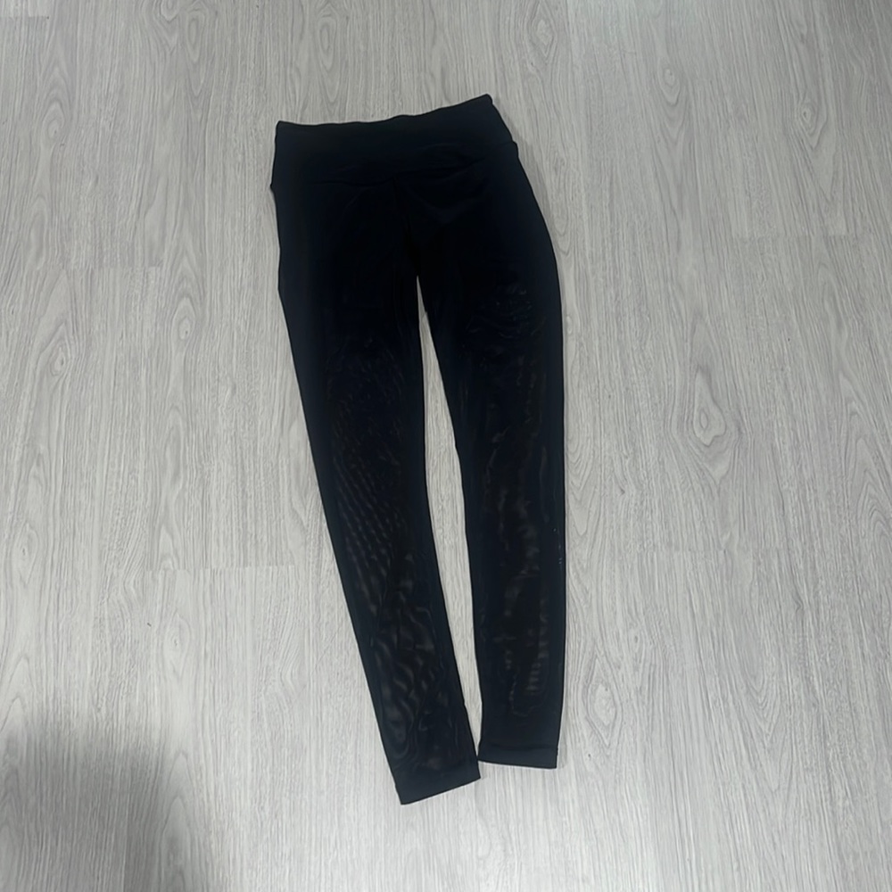 women’s laced leggings